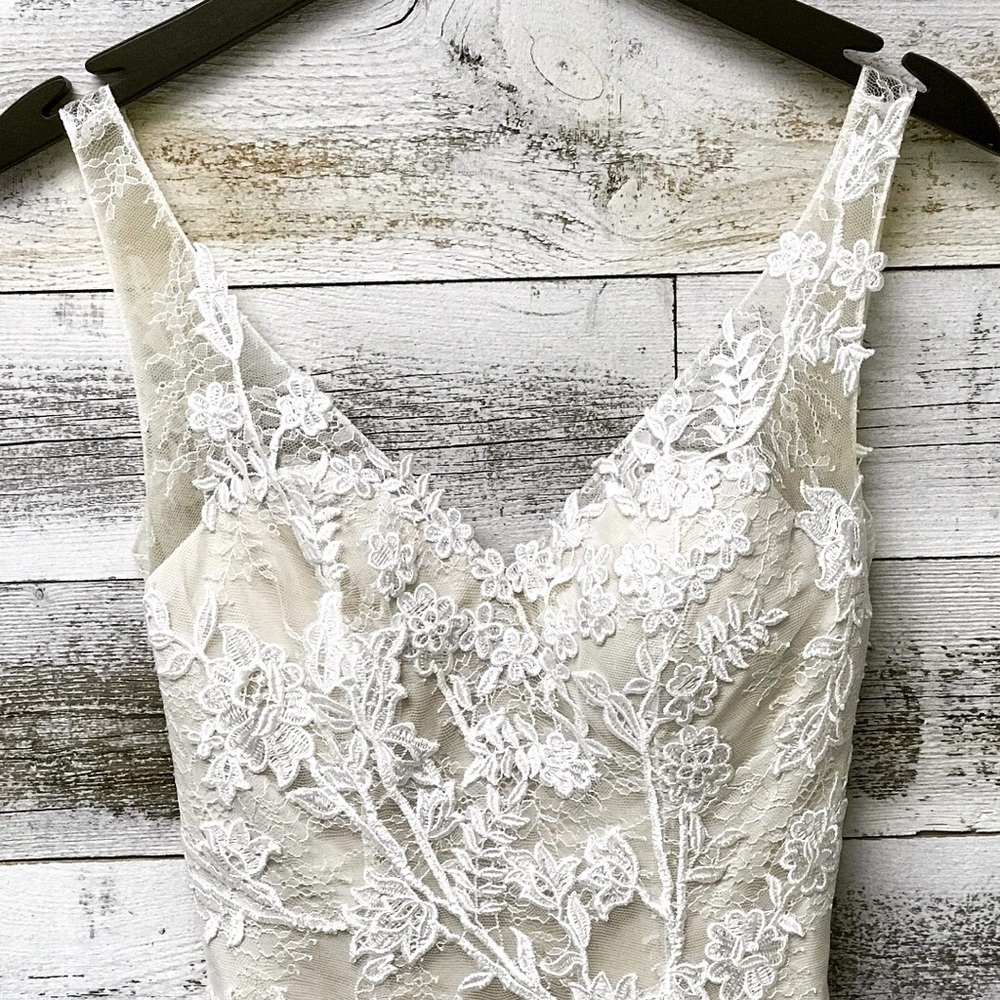 BHLDN Anthropologie Elisha Ivory Lace Wedding Gown - Picture 3 of 8